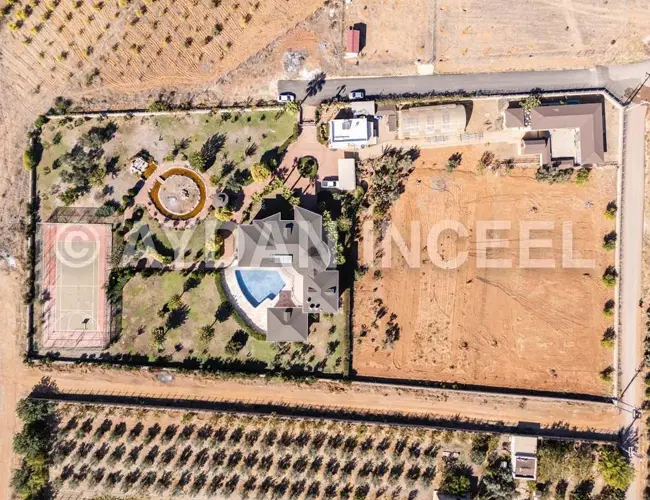 Satılık Villa ve 12,5 Dönüm Arsa